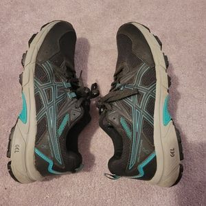 Womens size 8 gel asics shoes